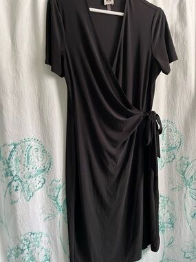 🖤 **Anne Klein Black Faux Wrap Midi Dress – Effortless, Flattering & Timeless**